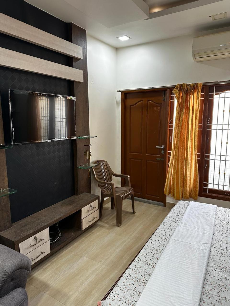 Temple View Home Stay Tiruvannāmalai Buitenkant foto